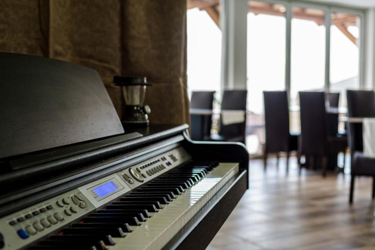 Vila Mozart - Apartments & Studios โคเปานิก ภายนอก รูปภาพ