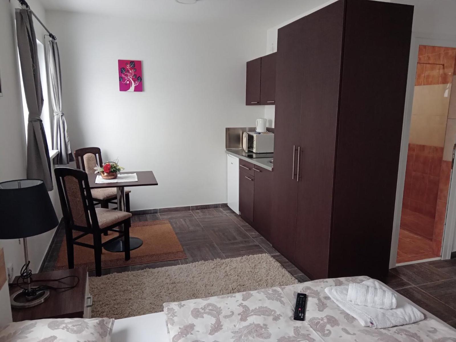 Vila Mozart - Apartments & Studios โคเปานิก ภายนอก รูปภาพ