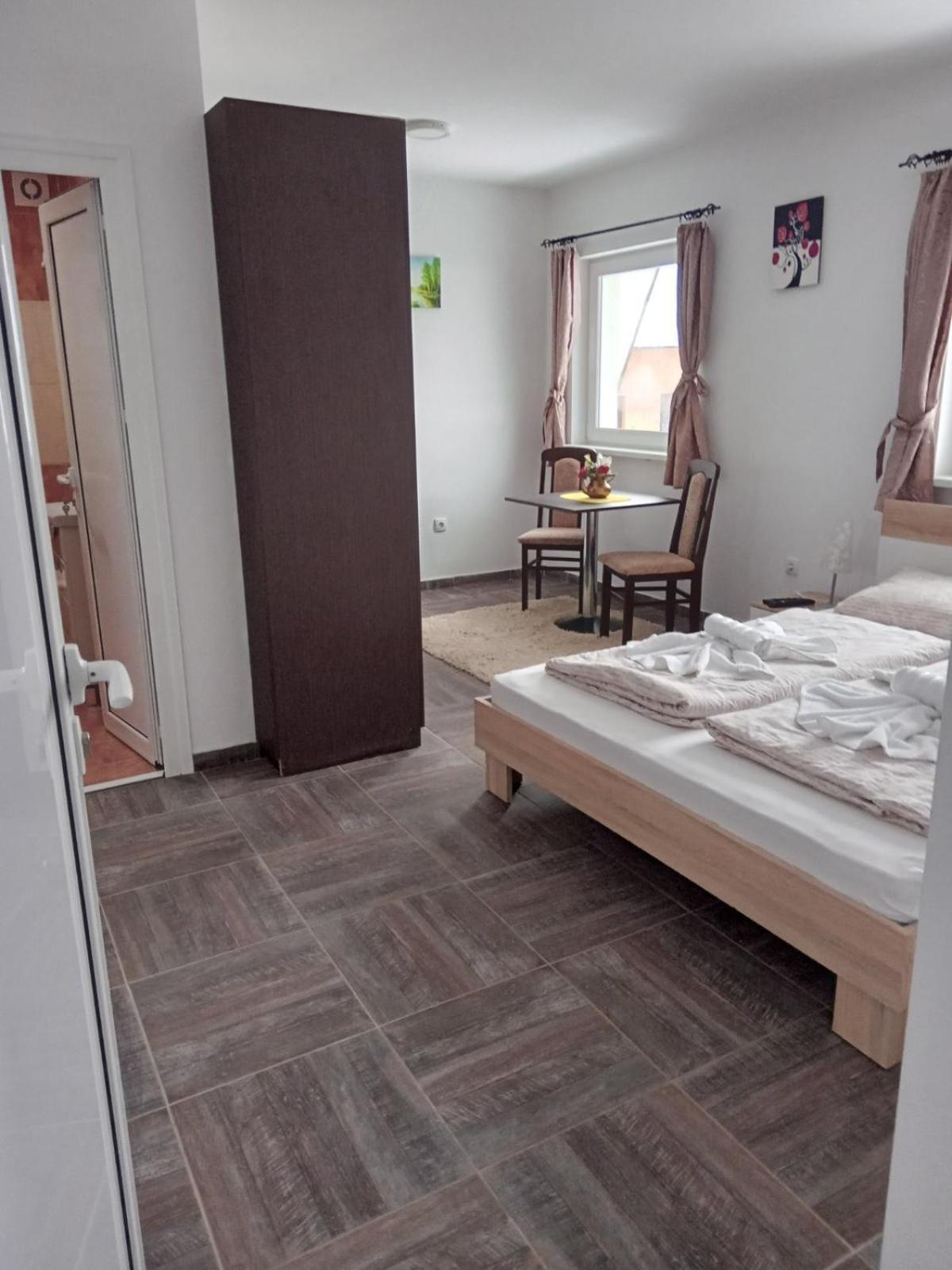 Vila Mozart - Apartments & Studios โคเปานิก ภายนอก รูปภาพ