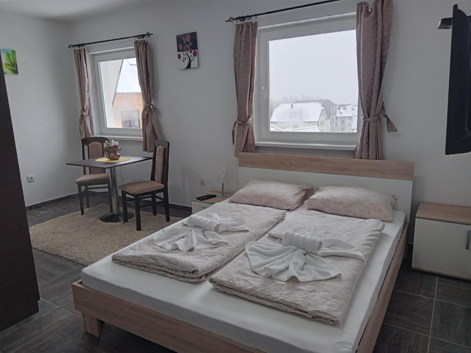 Vila Mozart - Apartments & Studios โคเปานิก ภายนอก รูปภาพ