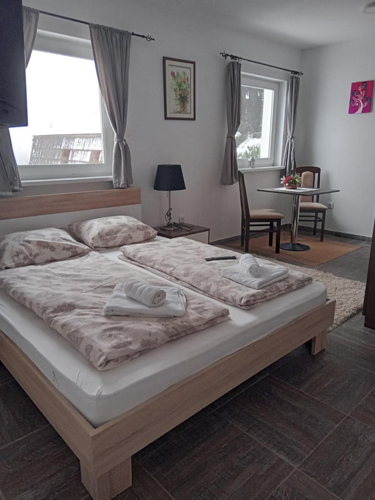 Vila Mozart - Apartments & Studios โคเปานิก ภายนอก รูปภาพ