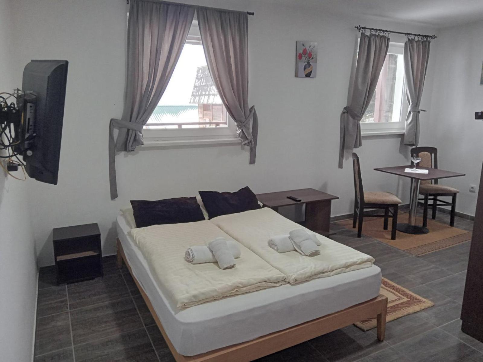 Vila Mozart - Apartments & Studios โคเปานิก ภายนอก รูปภาพ