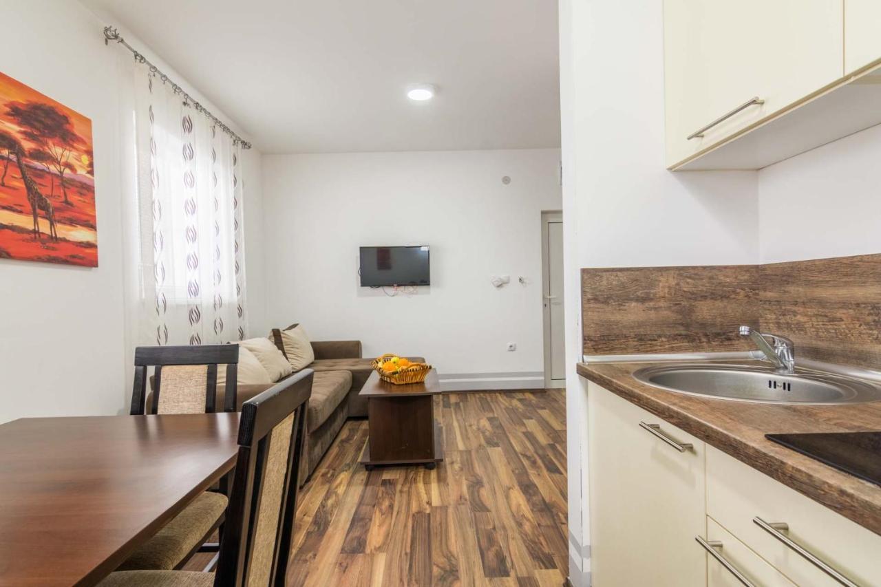 Vila Mozart - Apartments & Studios โคเปานิก ภายนอก รูปภาพ