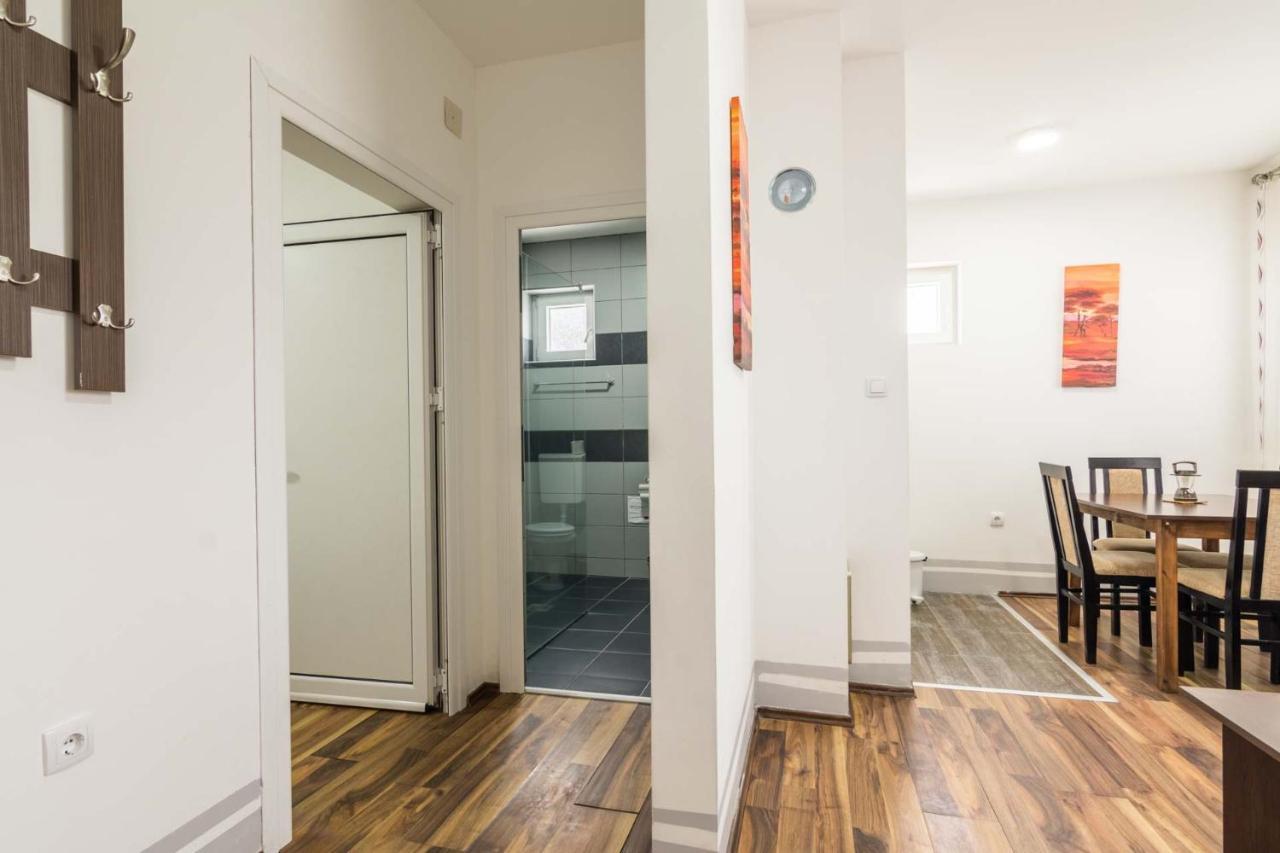 Vila Mozart - Apartments & Studios โคเปานิก ภายนอก รูปภาพ
