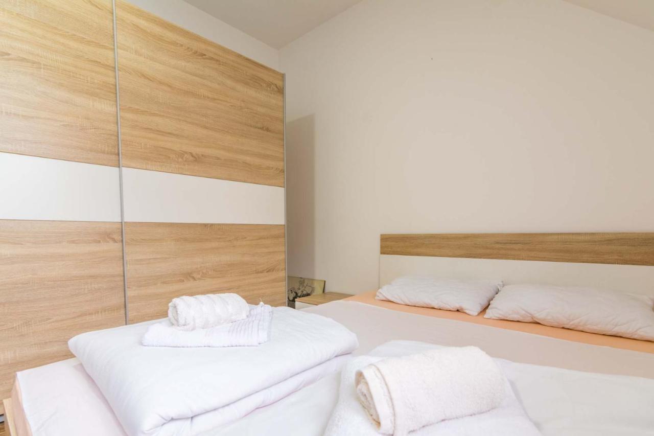Vila Mozart - Apartments & Studios โคเปานิก ภายนอก รูปภาพ