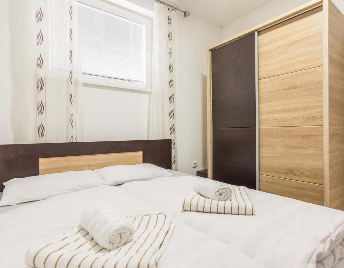 Vila Mozart - Apartments & Studios โคเปานิก ภายนอก รูปภาพ